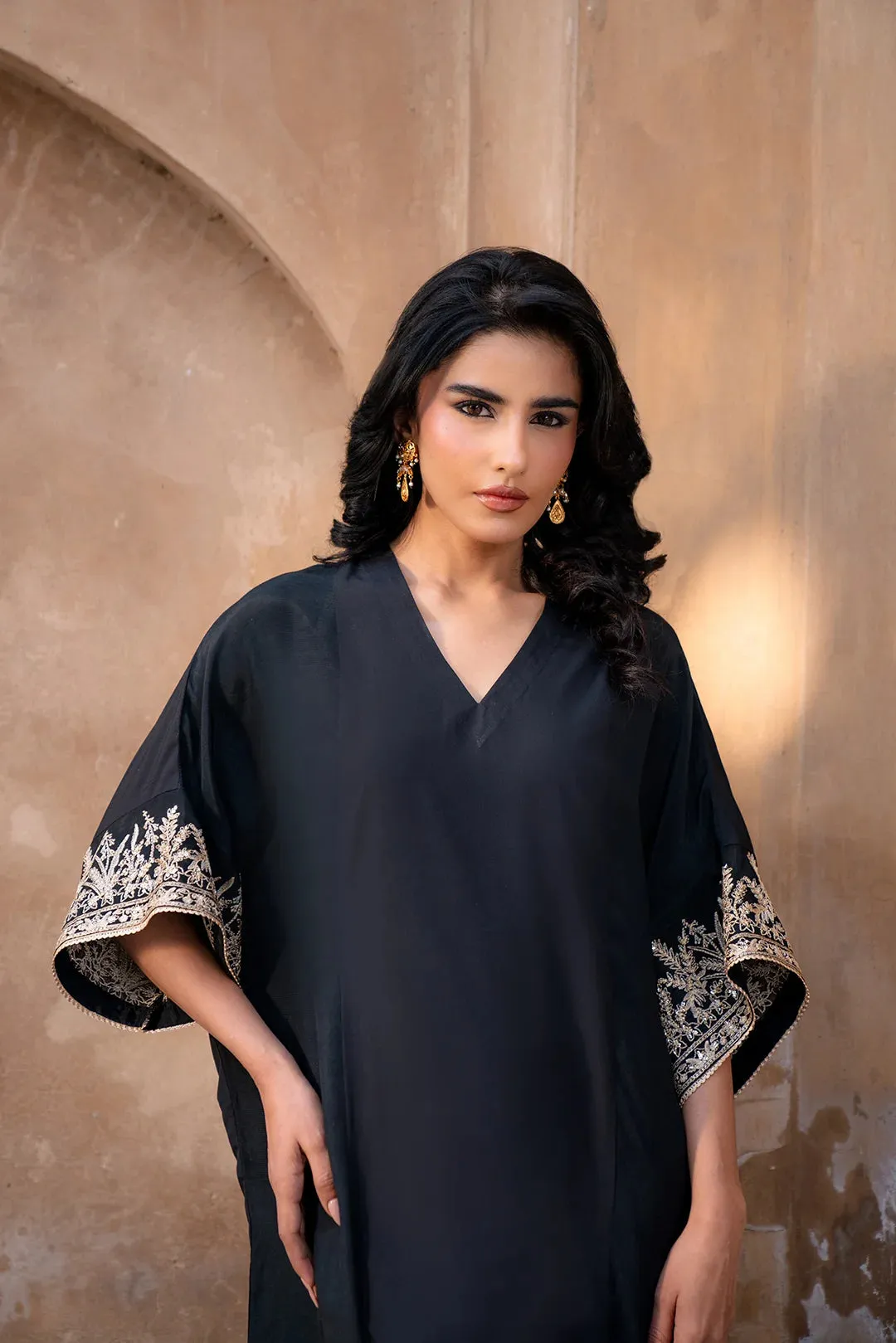 1 Piece Embroidered Grip Silk Kaftan