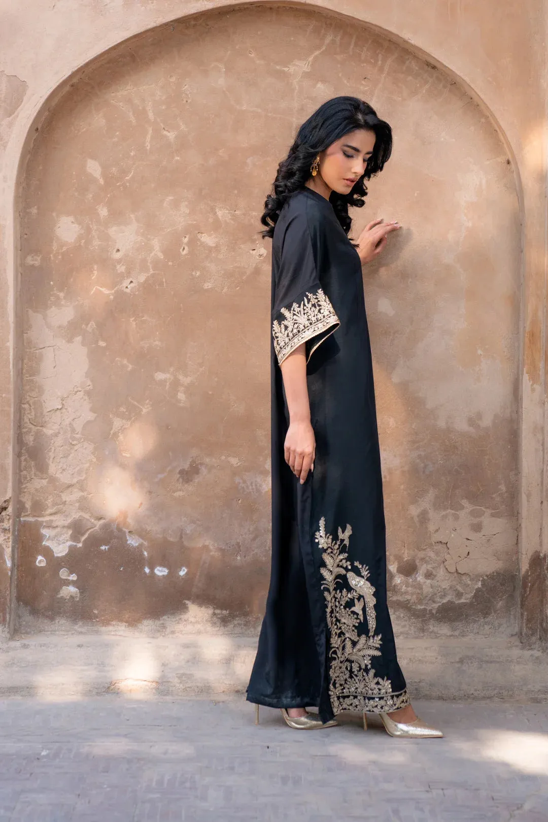 1 Piece Embroidered Grip Silk Kaftan