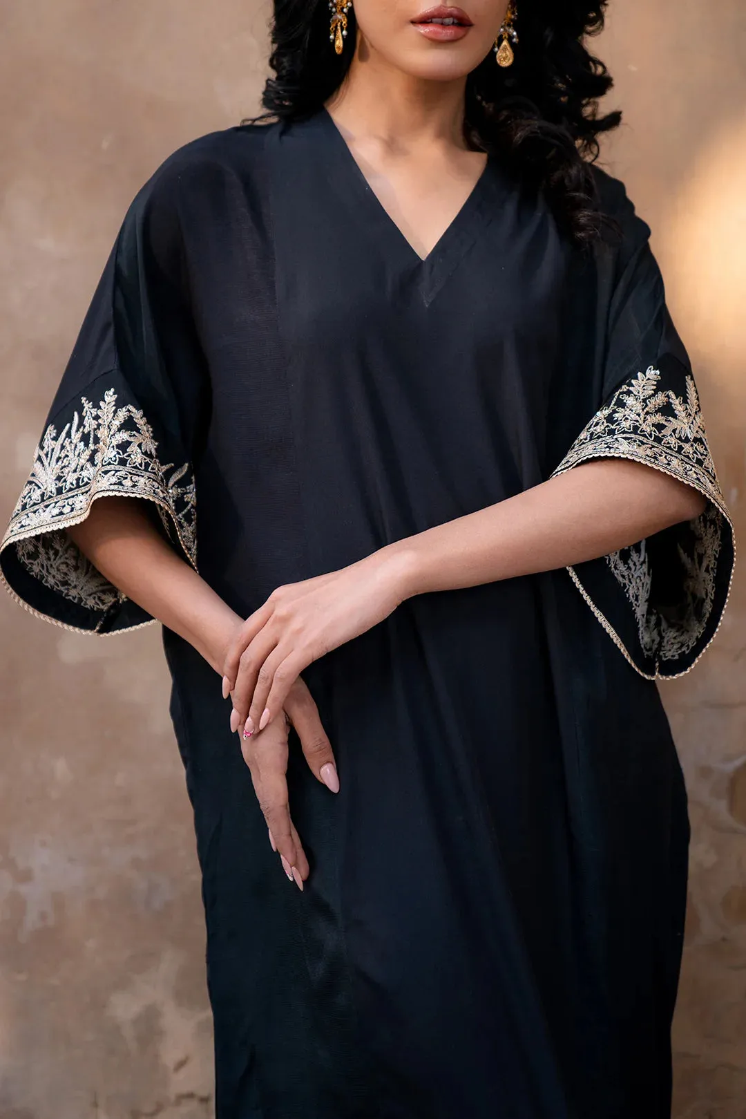 1 Piece Embroidered Grip Silk Kaftan
