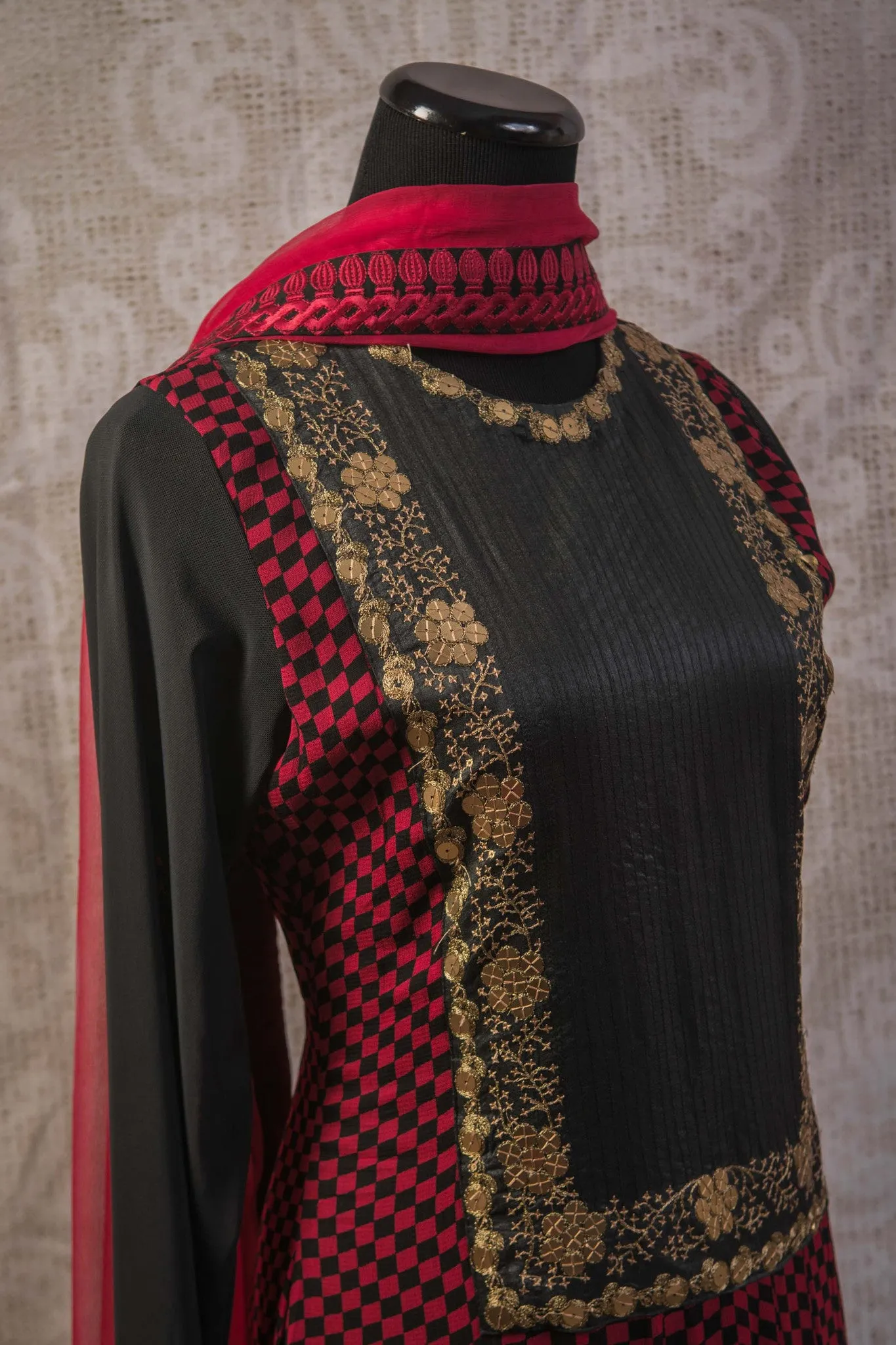 500942 Suit Long Sleeve Red & Black Geometric Pattern with Gold Embroidery and Scarf