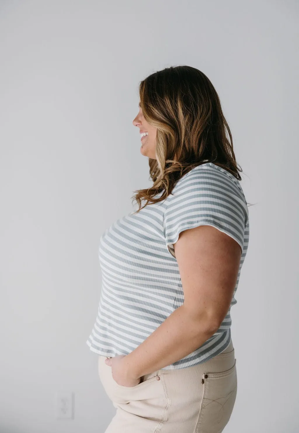 ESSENTIAL SHORT SLEEVE RIBBED CREW NECK TEE IN ECRU AND WISP