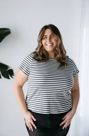 ESSENTIAL SHORT SLEEVE RIBBED CREW NECK TEE IN STRIPED CHARCOAL