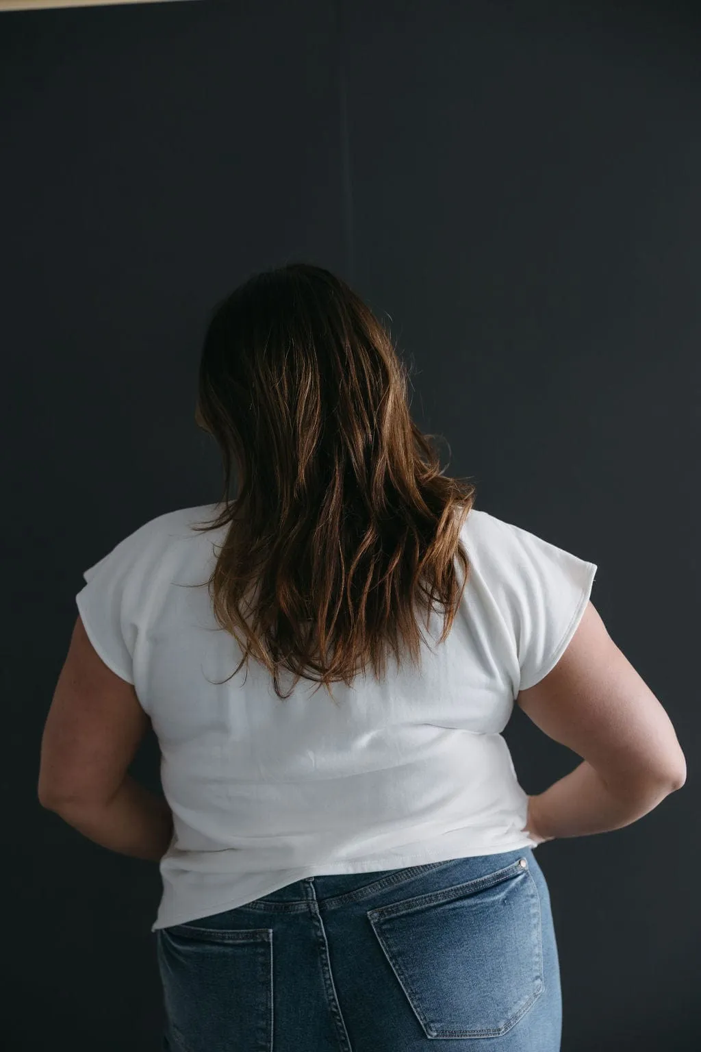 ESSENTIAL SLUB TEE WITH POCKET IN SUNKISSED ECRU