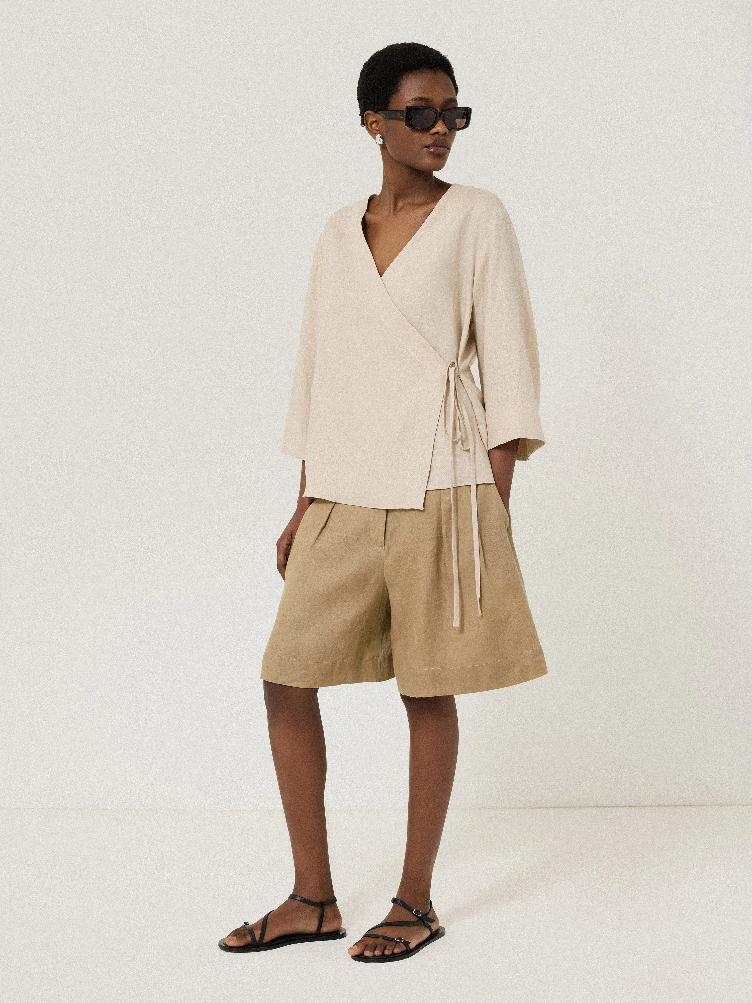 Linen Pleated Bermuda Short | Sand