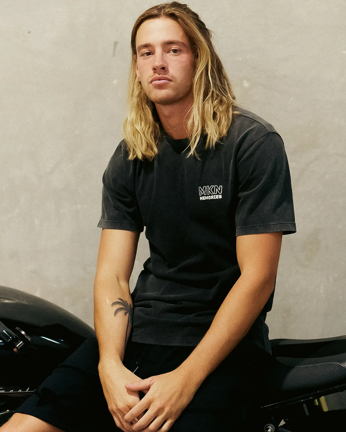 MKN TEE IN ACID WASH HEAVYWEIGHT
