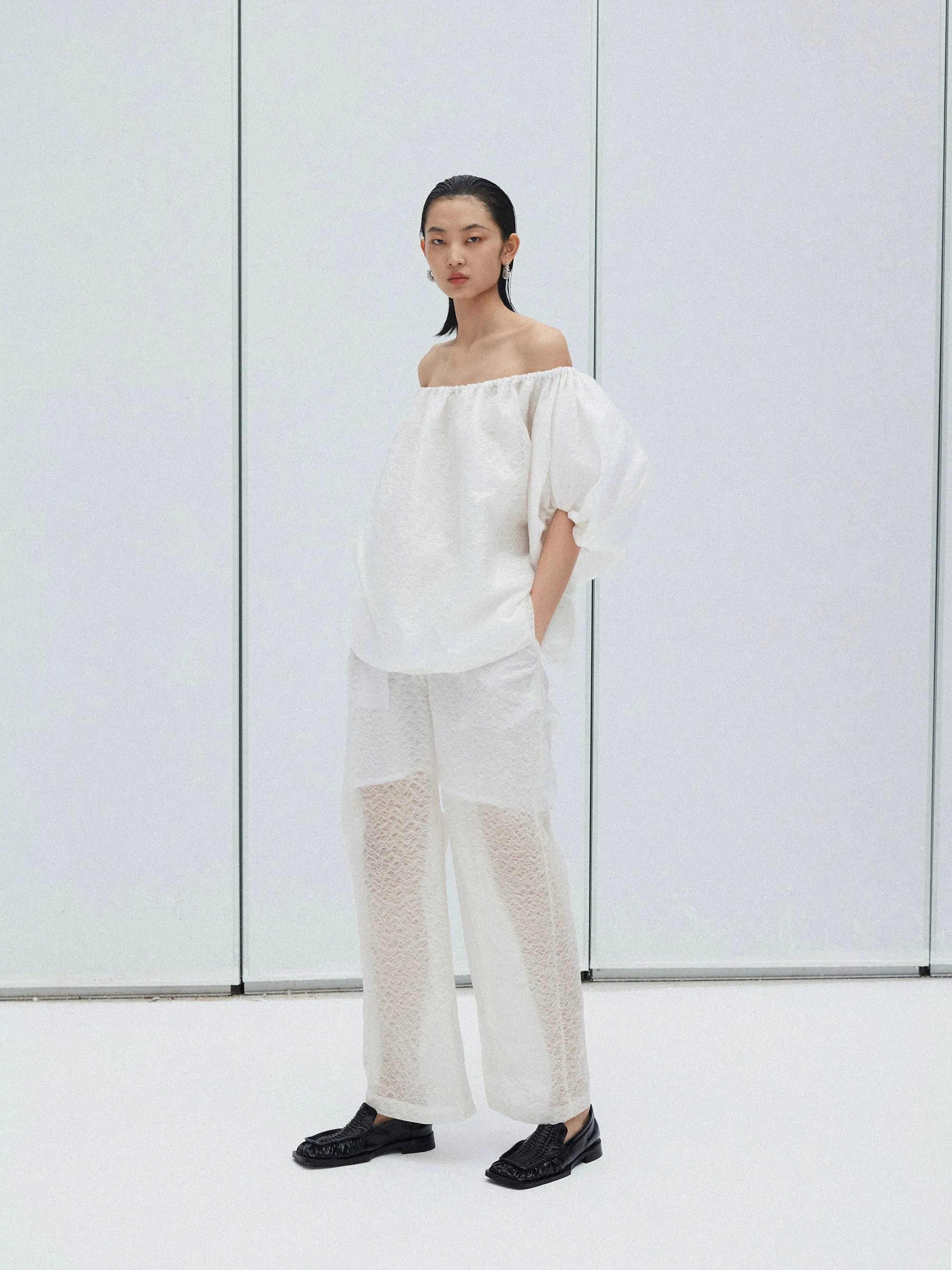 Thread Puff Sleeve off-shoulder top